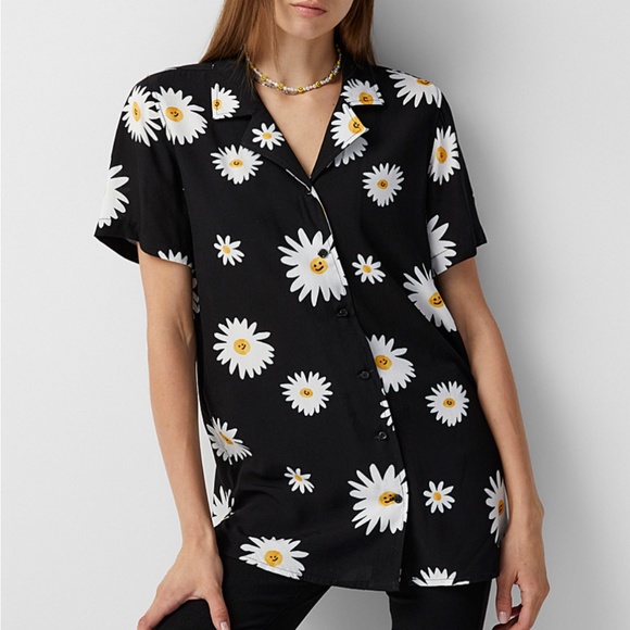 Black with happy daisies short sleeve elongated shirt made in Italy NWT - Picture 1 of 9
